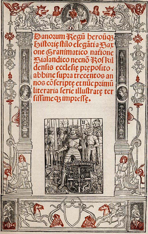 Front page of the first printed edition of Gesta Danorum from 1514 in black and red ink with a detailed illustration showing the king of Denmark with the words "Rex Danorum" at his feet, a sword in his hand behind him. 